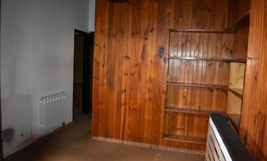 Casa + Dpto + Local  Calle 5 entre 24 y Av26