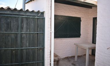 Casa + Dpto + Local  Calle 5 entre 24 y Av26