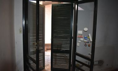 Casa + Dpto + Local  Calle 5 entre 24 y Av26