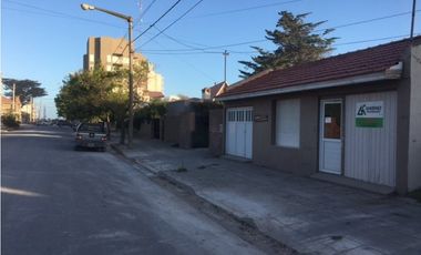 Casa + Dpto + Local  Calle 5 entre 24 y Av26