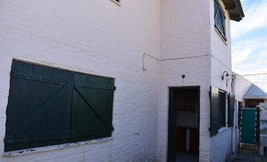 Casa + Dpto + Local  Calle 5 entre 24 y Av26