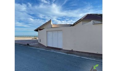 CASA CÉNTRICA FRENTE AL MAR (9 Chalet) COSTANERA esquina 11