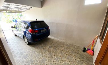 Rumah cantik di sumber Banyuanyar dekat jalan pleret