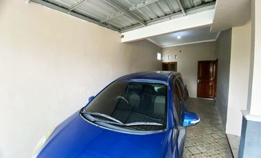 Rumah cantik di sumber Banyuanyar dekat jalan pleret