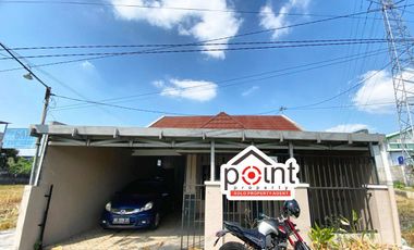 Rumah cantik di sumber Banyuanyar dekat jalan pleret
