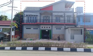 Di sewakan Rumah 3 Lantai di Bontang Kalimantan