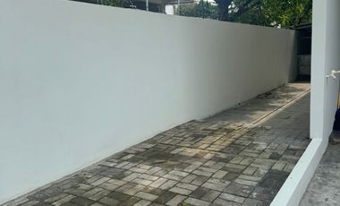 Disewakan atau Dijual Rumah 2 Lantai Di Pamulang