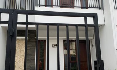 Disewakan atau Dijual Rumah 2 Lantai Di Pamulang