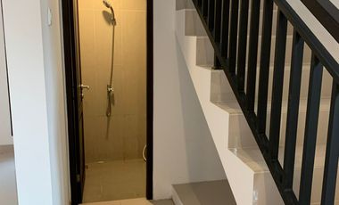 Disewakan atau Dijual Rumah 2 Lantai Di Pamulang