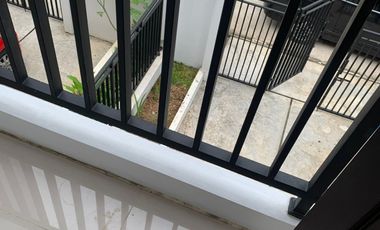 Disewakan atau Dijual Rumah 2 Lantai Di Pamulang