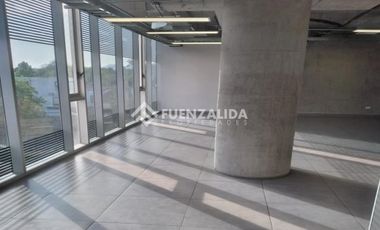 Oficina en Venta en Cam. El Alba con Padre Hurtado Central