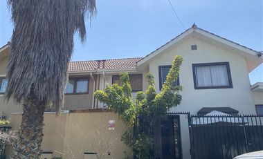 Casa en Venta en 200/109m2 Casa con patente vigente para elaboración de alimentos 200/109m2