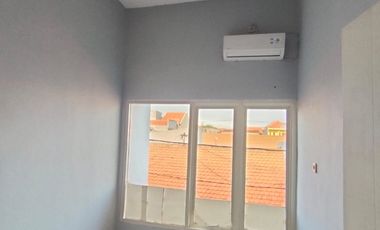 Rumah 2 Lantai modern di Tengah Kota Surabaya
