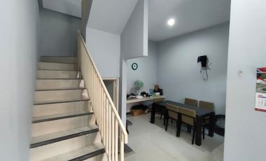 Rumah 2 Lantai modern di Tengah Kota Surabaya