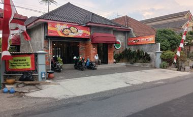 DISEWAKAN RUMAH TEMPAT USAHA KOMERSIL & STRATEGIS