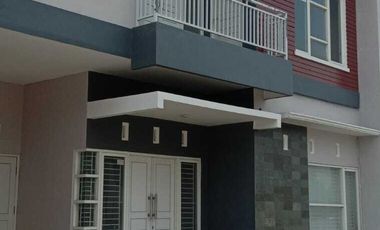 Rumah 2 Lantai Modern Siap Huni di Kota Jombang