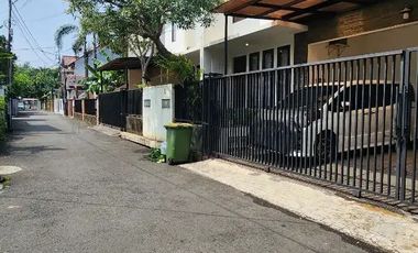 Di Sewakan Rumah 2 Lantai Dalam Komplek di Jl Simpang Tiga Kalibata