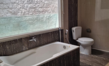 Disewakan Rumah Di Raya Darmo Baru Barat