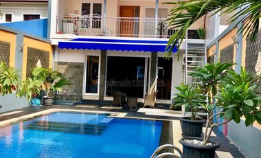 SEWA RUMAH BAGUS DI LIPPO CIKARANG ADA KOLAM RENANG NYA
