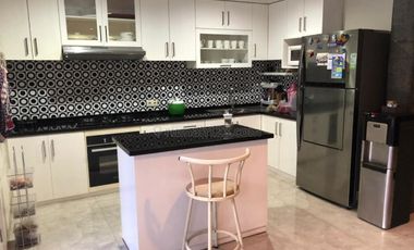 SEWA RUMAH BAGUS DI LIPPO CIKARANG ADA KOLAM RENANG NYA