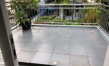 SEWA RUMAH BAGUS DI LIPPO CIKARANG ADA KOLAM RENANG NYA