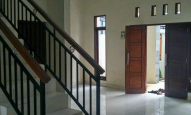 RUMAH 2 LANTAI & NYAMAN