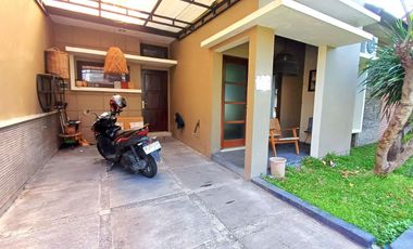 Rumah Bagus Full Furnish di Cluster Gentan Siap Huni
