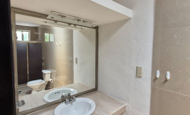 Casa en Venta y Renta en Campeche en Privada Residencial Lomas de las Flores 2