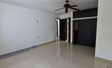 Casa en Venta y Renta en Campeche en Privada Residencial Lomas de las Flores 2