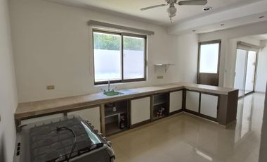 Casa en Venta y Renta en Campeche en Privada Residencial Lomas de las Flores 2