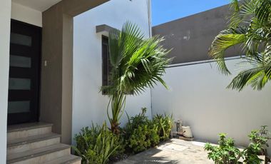 Casa en Venta y Renta en Campeche en Privada Residencial Lomas de las Flores 2