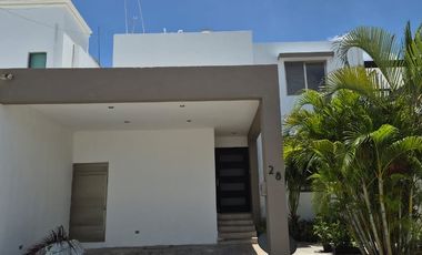 Casa en Venta y Renta en Campeche en Privada Residencial Lomas de las Flores 2