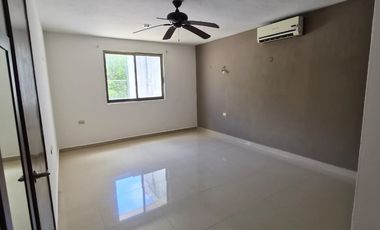 Casa en Venta y Renta en Campeche en Privada Residencial Lomas de las Flores 2