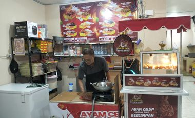 Foodcourt diarea super strategis Jakarta Timur