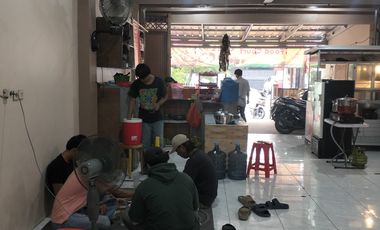 Foodcourt diarea super strategis Jakarta Timur