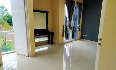 Disewakan rumah 2 lantai rapi siap huni di citra grand