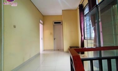 Disewakan rumah 2 lantai rapi siap huni di citra grand