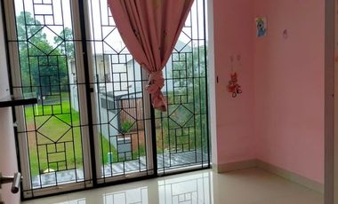 Disewakan rumah 2 lantai rapi siap huni di citra grand
