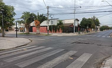 VENTA AMPLIA CASA ESQUINA Y EXCELENTE CONECTIVIDAD