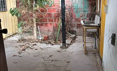 VENTA AMPLIA CASA ESQUINA Y EXCELENTE CONECTIVIDAD