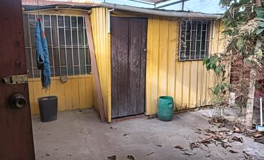 VENTA AMPLIA CASA ESQUINA Y EXCELENTE CONECTIVIDAD