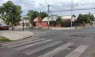 VENTA AMPLIA CASA ESQUINA Y EXCELENTE CONECTIVIDAD