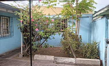 VENTA AMPLIA CASA ESQUINA Y EXCELENTE CONECTIVIDAD