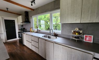 HERMOSA CASA  CON BOSQUE  EN FRUTILLAR