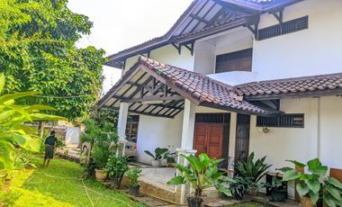 Rumah Hook Halaman Luas Dijual di Kav PTB Duren Sawit, Jakarta Timur