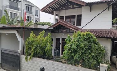 Rumah Hook Halaman Luas Dijual di Kav PTB Duren Sawit, Jakarta Timur