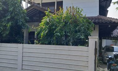 Rumah Hook Halaman Luas Dijual di Kav PTB Duren Sawit, Jakarta Timur
