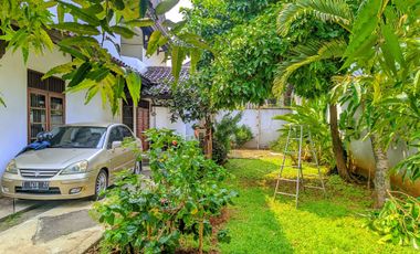 Rumah Hook Halaman Luas Dijual di Kav PTB Duren Sawit, Jakarta Timur