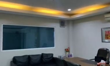 JUAL CEPAT GEDUNG SHOWROOM  BENGKEL MOBIL  BODY REPAIR 3 setengah LANTAI