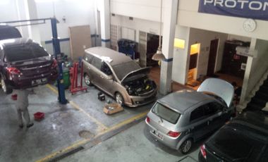 JUAL CEPAT GEDUNG SHOWROOM  BENGKEL MOBIL  BODY REPAIR 3 setengah LANTAI